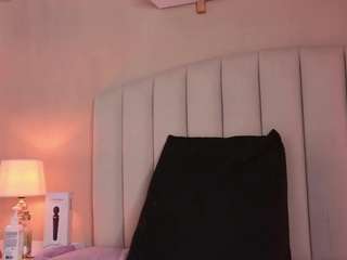 Mia-Thompson-1 live cam preview