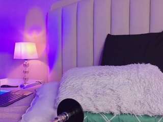 Mia-Thompson-1 live cam preview
