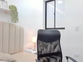Mia-Thompson-1's Live Sex Cam Show