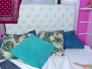 EmilyBelton's Live Sex Cam Show