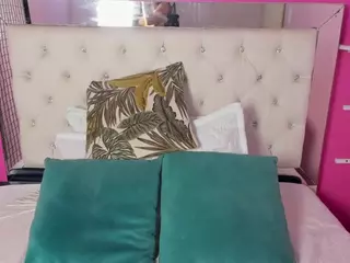 EmilyBelton's Live Sex Cam Show