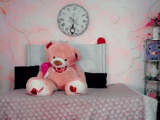 maria-camilaa's CamSoda show and profile