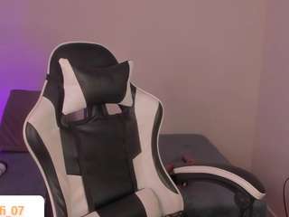 emyli live webcam show