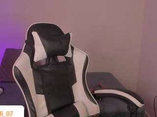 emyli live webcam show