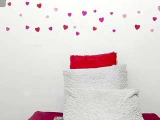 hazel-34's CamSoda show and profile