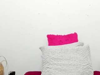 hazel-34's CamSoda show and profile