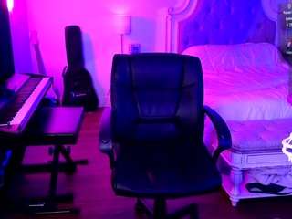 Jasmine Winters live cam on LiveFreeCams