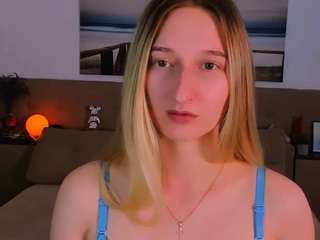 rinaaaa Live Webcam on CamSoda