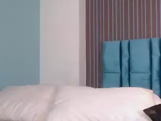 AliceeThorn's Live Sex Cam Show