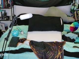 savethebea's CamSoda show and profile