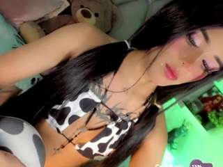 This model is live right now. scarlettosama