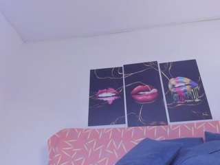 yiovanna19 live cam profile