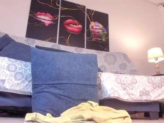 Yiovanna19 live webcam show