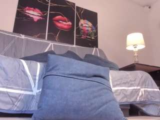 Yiovanna19 live cam preview