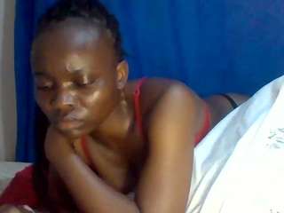 busty-bee Live Webcam on CamSoda