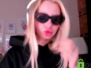 MalenaErnman's Live Sex Cam Show