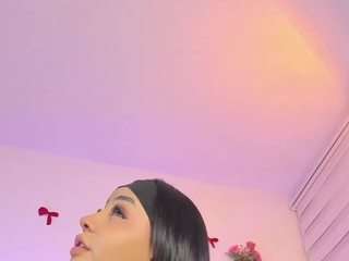 Live webcam model ilianaphoenix on Soda Cams