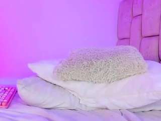 Live webcam model ilianaphoenix on Soda Cams