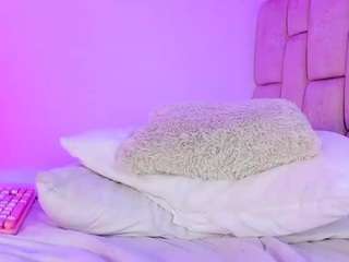 Live webcam model ilianaphoenix on Soda Cams