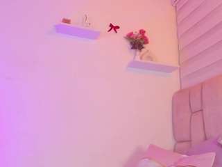 Live webcam model ilianaphoenix on Soda Cams