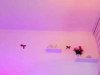 Live webcam model ilianaphoenix on Soda Cams