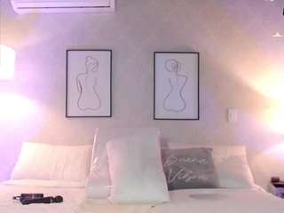 neytirimoon, female webcam model,  years old, on live webcam