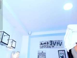 P A U L I NA live cam preview