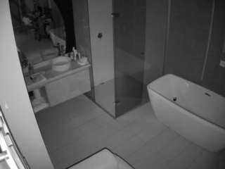 Voyeurcam-casa-salsa-bathroom-2