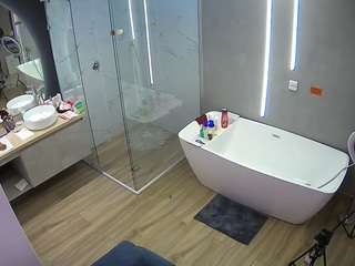 Caseykissesxoxo camsoda voyeurcam-casa-salsa-bathroom-2