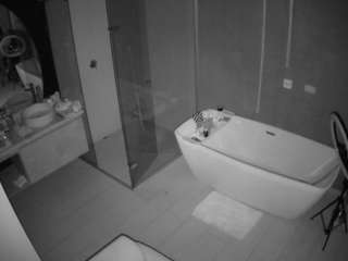 camsoda voyeurcam-casa-salsa-bathroom-2