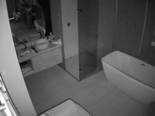 Amysmilez camsoda voyeurcam-casa-salsa-bathroom-2