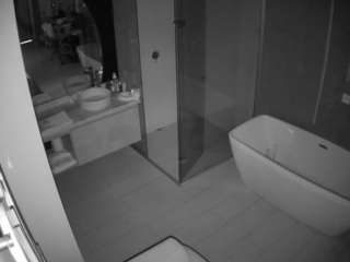 camsoda voyeurcam-casa-salsa-bathroom-2