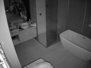 camsoda voyeurcam-casa-salsa-bathroom-2