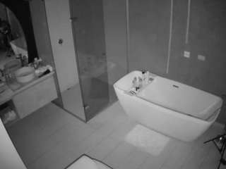 camsoda voyeurcam-casa-salsa-bathroom-2