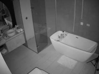 camsoda voyeurcam-casa-salsa-bathroom-2