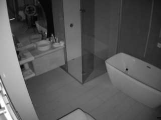 camsoda voyeurcam-casa-salsa-bathroom-2