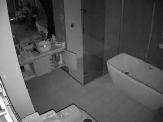 Amas De Casa Xxx camsoda voyeurcam-casa-salsa-bathroom-2