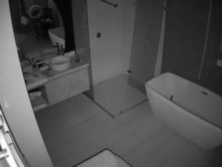 Cum Bath camsoda voyeurcam-casa-salsa-bathroom-2