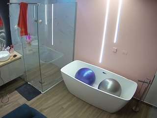 voyeurcam-casa-salsa-bathroom-2