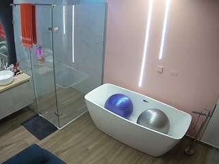 voyeurcam-casa-salsa-bathroom-2