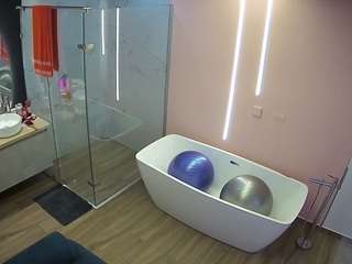 voyeurcam-casa-salsa-bathroom-2