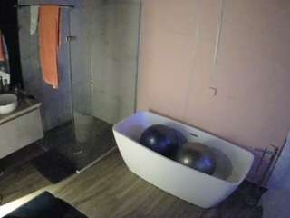 voyeurcam-casa-salsa-bathroom-2