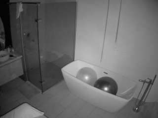 voyeurcam-casa-salsa-bathroom-2