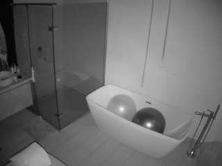 voyeurcam-casa-salsa-bathroom-2
