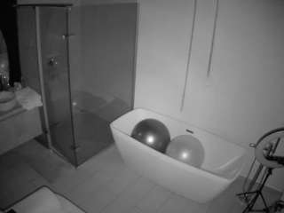 voyeurcam-casa-salsa-bathroom-2