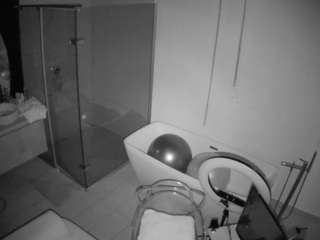 voyeurcam-casa-salsa-bathroom-2