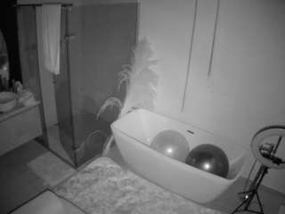 voyeurcam-casa-salsa-bathroom-2