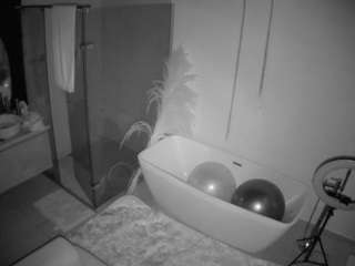 voyeurcam-casa-salsa-bathroom-2