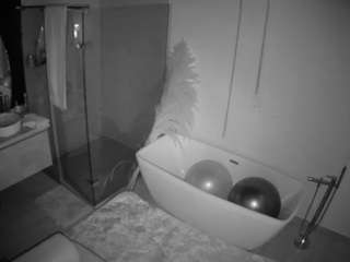 voyeurcam-casa-salsa-bathroom-2