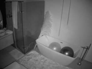 voyeurcam-casa-salsa-bathroom-2